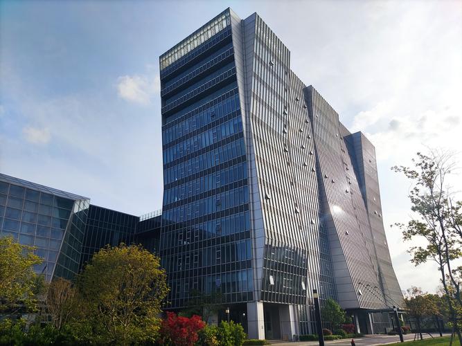 技术转让与人工智能硬件销售 构建跨界融合的商业新范式